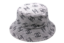 Load image into Gallery viewer, 極美品 CHANEL シャネル バケットハット ココマーク総柄 コットン グレー ブラック サイズM 中古 62828