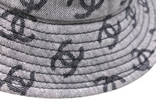 Load image into Gallery viewer, 極美品 CHANEL シャネル バケットハット ココマーク総柄 コットン グレー ブラック サイズM 中古 62828