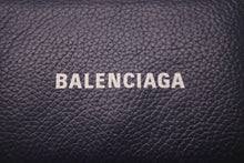 Load image into Gallery viewer, BALENCIAGA バレンシアガ 三つ折り財布 ミニウォレット ブランドロゴ カーフ ネイビー ホワイト 美品 中古 62842
