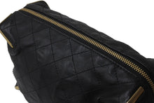 Load image into Gallery viewer, CHANEL シャネル レザーポーチ 24番台 キルティング ドローコード ブラック ゴールド金具 美品 中古 62861