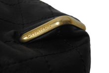 Load image into Gallery viewer, CHANEL シャネル レザーポーチ 24番台 キルティング ドローコード ブラック ゴールド金具 美品 中古 62861