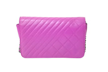 Load image into Gallery viewer, CHANEL シャネル 長財布 チェーンウォレット ショルダーバッグ マトラッセ シェブロン ラムスキン パープル ガンメタリック 美品 中古 62870