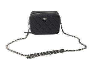 新品同様 CHANEL シャネル ミニカメラバッグ チェーンショルダーバッグ ココマーク 31番台 AP2426 ブラック キャビアスキン シルバー金具 中古 62877