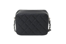 Load image into Gallery viewer, 新品同様 CHANEL シャネル ミニカメラバッグ チェーンショルダーバッグ ココマーク 31番台 AP2426 ブラック キャビアスキン シルバー金具 中古 62877