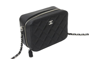 新品同様 CHANEL シャネル ミニカメラバッグ チェーンショルダーバッグ ココマーク 31番台 AP2426 ブラック キャビアスキン シルバー金具 中古 62877