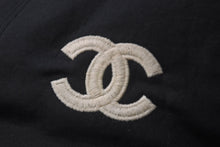 Load image into Gallery viewer, CHANEL シャネル キャップ 帽子 ココマーク 刺繍 調節可能 コットン ブラック ホワイト シルバー金具 良品 中古 62887