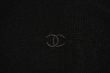 Load image into Gallery viewer, CHANEL シャネル 半袖 ニット 丸首 ココマーク 刺繍 ウール ブラック レディース 美品 中古 62889