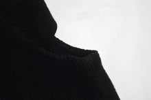 Load image into Gallery viewer, CHANEL シャネル 半袖 ニット 丸首 ココマーク 刺繍 ウール ブラック レディース 美品 中古 62889