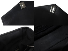 Load image into Gallery viewer, CHANEL シャネル Vステッチ チェーンショルダーバッグ 24番台 ココマーク ネイビー ラムスキン シルバー金具 美品 中古 62893