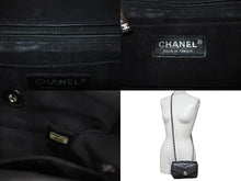Load image into Gallery viewer, CHANEL シャネル Vステッチ チェーンショルダーバッグ 24番台 ココマーク ネイビー ラムスキン シルバー金具 美品 中古 62893