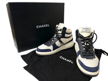 Load image into Gallery viewer, CHANEL シャネル ファブリック レザー ハイカットスニーカー サイズ41 G38804 Y55747 K3966 ホワイト ネイビー 良品 中古 62953