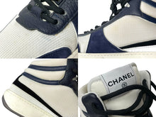 Load image into Gallery viewer, CHANEL シャネル ファブリック レザー ハイカットスニーカー サイズ41 G38804 Y55747 K3966 ホワイト ネイビー 良品 中古 62953