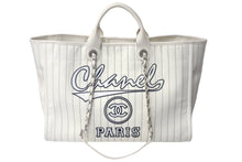 Load image into Gallery viewer, CHANEL シャネル ドーヴィルGM チェーン トートバッグ ランダム ココマーク ハンドバッグ A67001 ホワイト ブラック 美品 中古 62960