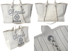 Load image into Gallery viewer, CHANEL シャネル ドーヴィルGM チェーン トートバッグ ランダム ココマーク ハンドバッグ A67001 ホワイト ブラック 美品 中古 62960