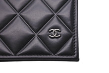 Load image into Gallery viewer, 極美品 CHANEL シャネル パスポートケース マトラッセ ココマーク ラムスキン ブラック 30番台シルバー金具 中古 62966