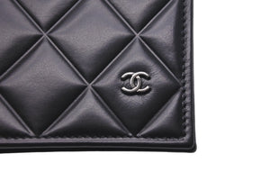極美品 CHANEL シャネル パスポートケース マトラッセ ココマーク ラムスキン ブラック 30番台シルバー金具 中古 62966