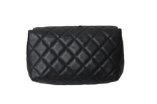 Load image into Gallery viewer, 極美品 CHANEL シャネル ポーチ マトラッセ 17番台 化粧ポーチ ラムスキン ブラック シルバー金具 中古 62973