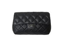 Load image into Gallery viewer, 極美品 CHANEL シャネル ポーチ マトラッセ 17番台 化粧ポーチ ラムスキン ブラック シルバー金具 中古 62973