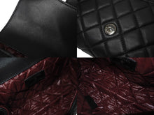 Load image into Gallery viewer, 極美品 CHANEL シャネル ポーチ マトラッセ 17番台 化粧ポーチ ラムスキン ブラック シルバー金具 中古 62973