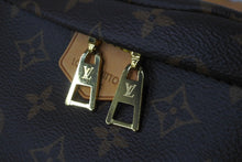 Load image into Gallery viewer, 極美品 LOUIS VUITTON ルイヴィトン ボディバッグ M43644 バムバッグ ブラウン モノグラムキャンバス 中古 62974