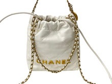 Load image into Gallery viewer, 極美品 CHANEL シャネル チェーンショルダーバッグ シャネル22 ミニ AS3980 プレート カーフスキン ホワイト 中古 62980