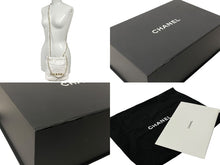 Load image into Gallery viewer, 極美品 CHANEL シャネル チェーンショルダーバッグ シャネル22 ミニ AS3980 プレート カーフスキン ホワイト 中古 62980