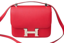 Load image into Gallery viewer, 極美品 HERMES エルメス ショルダーバッグ コンスタンス 24 ローズエクストリーム シルバー金具 エプソン C刻印 中古 62984
