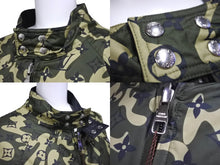 Load image into Gallery viewer, 極美品 LOUIS VUITTON ルイヴィトン モノグラムカモフラージュリバーシブルジャケット村上隆 RM082M MNBS01PL4 サイズ44 中古 62987