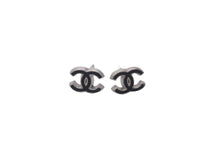 Load image into Gallery viewer, CHANEL シャネル ピアス ミニ ココマーク 06Pブラック シルバー金具 美品 中古 62990