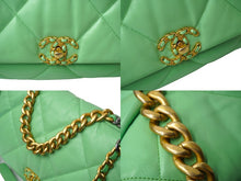 Load image into Gallery viewer, 極美品 CHANEL シャネル デカマトラッセ チェーンショルダーバッグ 30番台 グリーン ゴールド シルバー 中古 62993