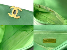 Load image into Gallery viewer, 極美品 CHANEL シャネル デカマトラッセ チェーンショルダーバッグ 30番台 グリーン ゴールド シルバー 中古 62993
