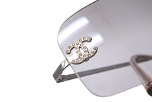 Load image into Gallery viewer, CHANEL シャネル ラインストーン ココマーク サングラス シルバー クリア リムレス アイウェア 62☐17 4017 美品 中古 63013