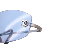Load image into Gallery viewer, CHANEL シャネル サングラス リムレス ココマーク 54▫︎19 130 4002 c.103/72 ブルー シルバー金具 美品 中古 63019