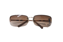 Load image into Gallery viewer, 極美品 CHANEL シャネル サングラス リムレス ココマーク 65▫︎15 120 4113 c.292/13 ブラウン ゴールド金具 中古 63020