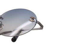 Load image into Gallery viewer, 極美品 CHANEL シャネル サングラス リムレス ココマーク 59▫︎16 130 ブルー シルバー金具 中古 63022