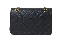 Load image into Gallery viewer, CHANEL シャネル チェーンショルダーバッグ Wフラップ マトラッセ25 ラムスキン 2番台 ブラック ゴールド金具 美品 中古 63027