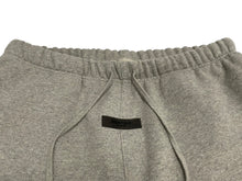 Load image into Gallery viewer, ESSENTIALS エッセンシャルズ ハーフパンツ 1977ロゴ スウェットショーツ グレー サイズXL コットン 美品 中古 63071
