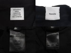VETEMENTS ヴェトモン 23SS ユーズド加工ロゴ エンボスプリントTシャツ 23SS ブラック サイズS UE63TR740B 美品 中古 63075 