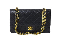 Load image into Gallery viewer, 極美品 CHANEL シャネル チェーンショルダーバッグ Wフラップ マトラッセ25 ラムスキン 1番台 ブラック ゴールド金具 中古 63106