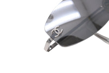Load image into Gallery viewer, CHANEL シャネル サングラス サイズ54◻︎19 130 ココマーク 4002 c.124/22 シルバー リムレス 美品 中古 63151