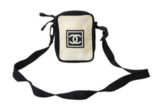 Load image into Gallery viewer, CHANEL シャネル ショルダーバッグ A22059 ココマーク スポーツライン ドレイク愛用 8番台 美品 中古 63155