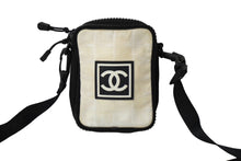 Load image into Gallery viewer, CHANEL シャネル ショルダーバッグ A22059 ココマーク スポーツライン ドレイク愛用 8番台 美品 中古 63155
