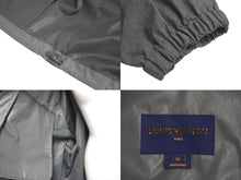 Load image into Gallery viewer, 新品未使用 LOUIS VUITTON ルイヴィトン ジャケット フラッグパッチ RW192 PUO HHB99W メタリック サイズ52 グレー 中古 63182