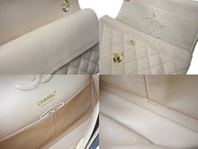 Load image into Gallery viewer, 新品未使用 CHANEL シャネル Wフラップ 25 ショルダーバッグ ランダム マトラッセ シルバー金具 ベージュ 中古 63451