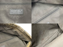 Load image into Gallery viewer, 激レア シャネル CHANEL A92352 2014年コレクション グラフィティ ペイント リュック アクト2 美品 中古 63455