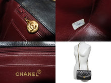 Load image into Gallery viewer, 極美品 CHANEL シャネル チェーンショルダーバッグ ダイアナマトラッセ 22 3番台 ラムスキン ブラック ゴールド金具 中古 63467