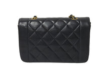 Load image into Gallery viewer, 極美品 CHANEL シャネル チェーンショルダーバッグ ダイアナマトラッセ 22 3番台 ラムスキン ブラック ゴールド金具 中古 63467
