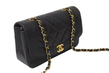 Load image into Gallery viewer, 極美品 CHANEL シャネル チェーンショルダーバッグ ダイアナマトラッセ 22 3番台 ラムスキン ブラック ゴールド金具 中古 63467