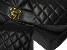 Load image into Gallery viewer, 極美品 CHANEL シャネル チェーンショルダーバッグ ダイアナマトラッセ 22 3番台 ラムスキン ブラック ゴールド金具 中古 63467