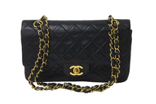 Load image into Gallery viewer, CHANEL シャネル Wフラップ マトラッセ チェーン ショルダーバッグ 23cm 4番台 ラムスキン ブラック ゴールド金具 美品 中古 63468